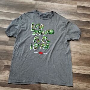 Levi's Levi Strauss Since 1873  Gray & Camo T-shirt Size XL
